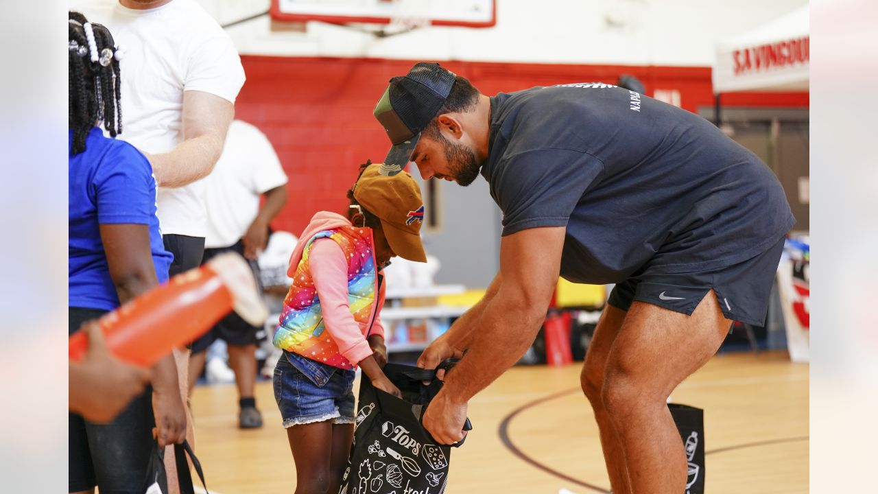 Tremaine Edmunds helps Buffalo's East Side kids get ready for back