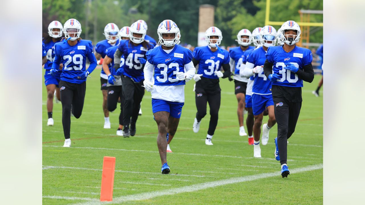 Buffalo Bills defensive tackle Kyle Williams (95) takes part in drills  during their NFL football training camp in Pittsford, N.Y., Tuesday, July  22, 2014. (AP Photo/Bill Wippert Stock Photo - Alamy