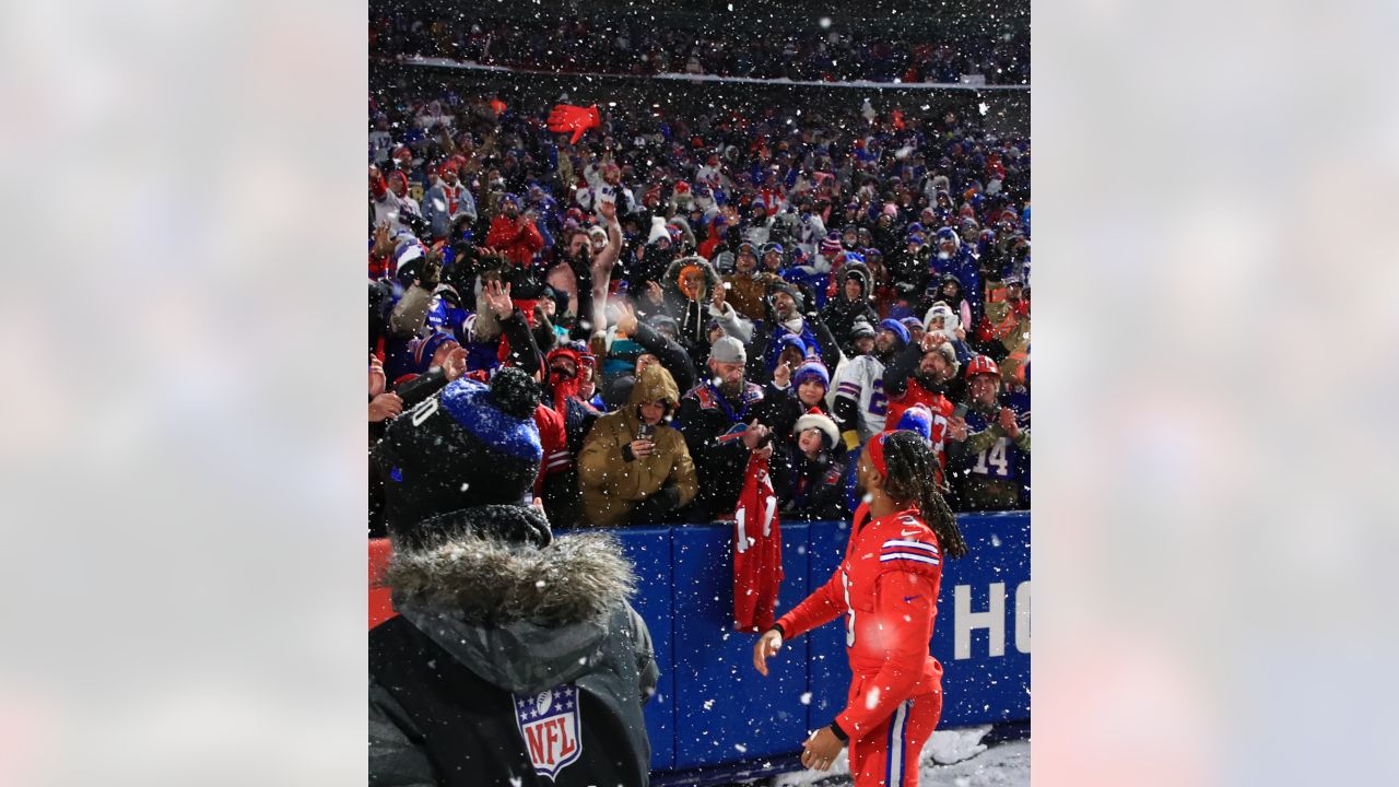 Buffalo slammed by snow ahead of Bills-Dolphins game