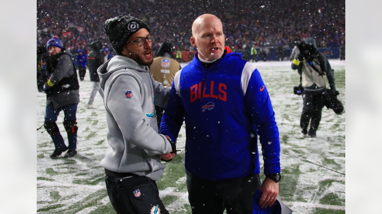 In snowy finish, Bills rally to beat Dolphins 32-29 on Tyler Bass'  game-winning FG