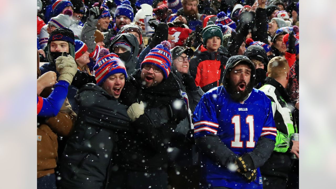 Buffalo Bills sign their name on the playoff bracket by snowing