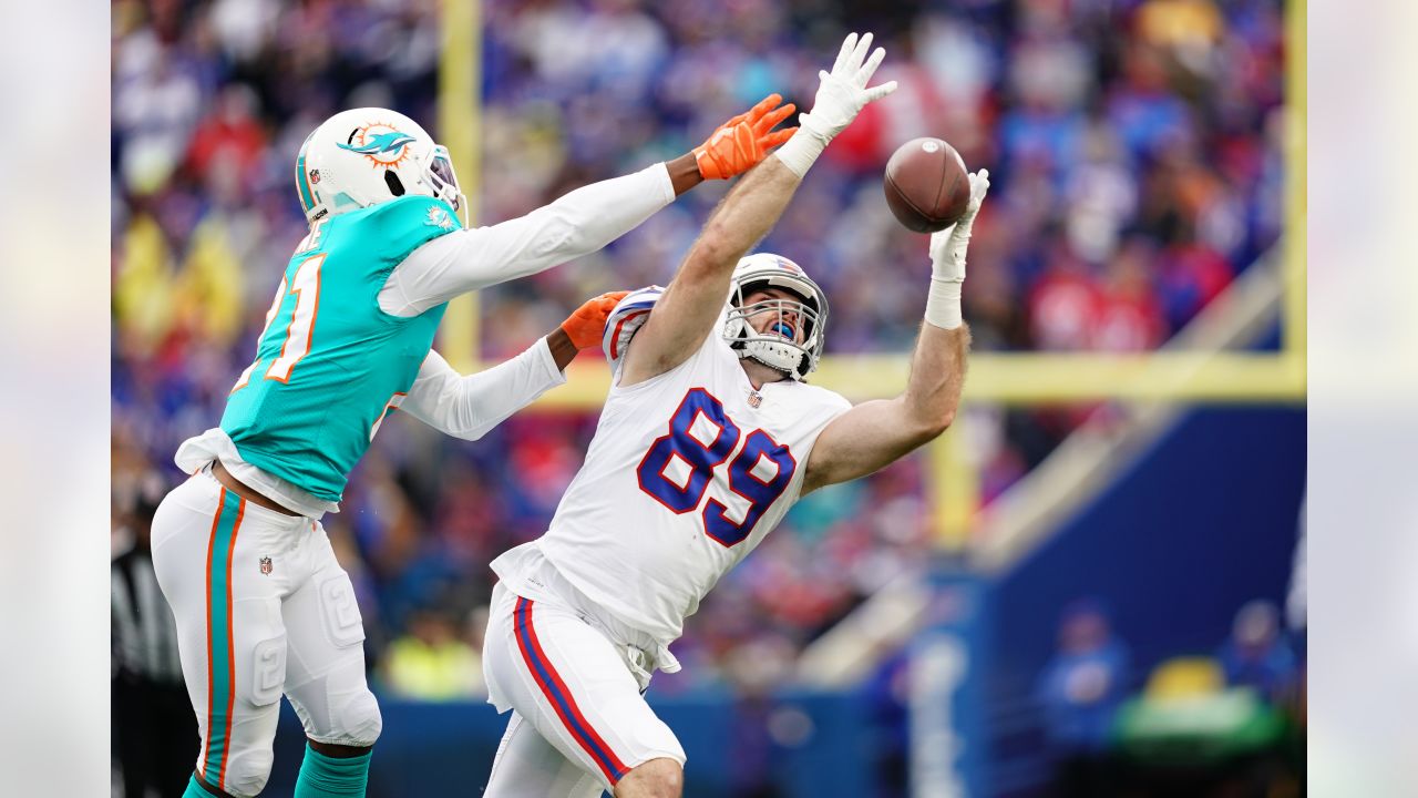 Buffalo Bills beat up on Dolphins legend Dan Marino one last time