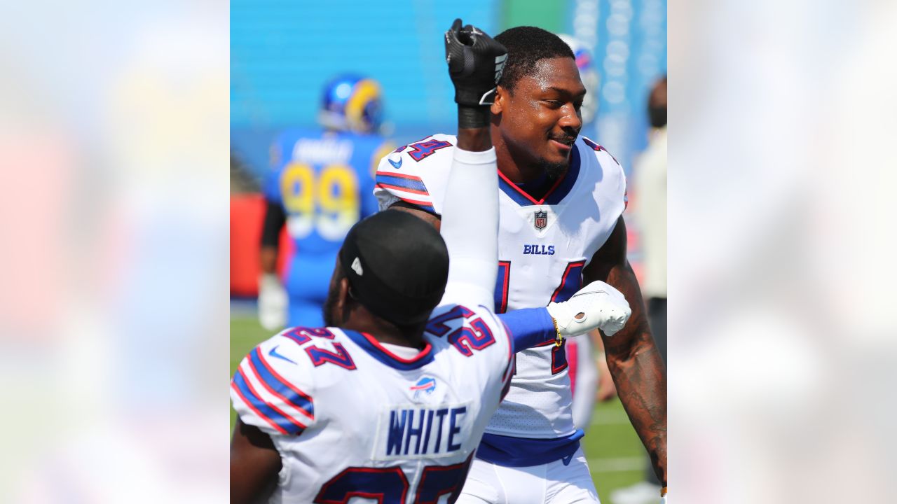 Bills hold on to beat Rams 35-32, improve to 3-0 on season