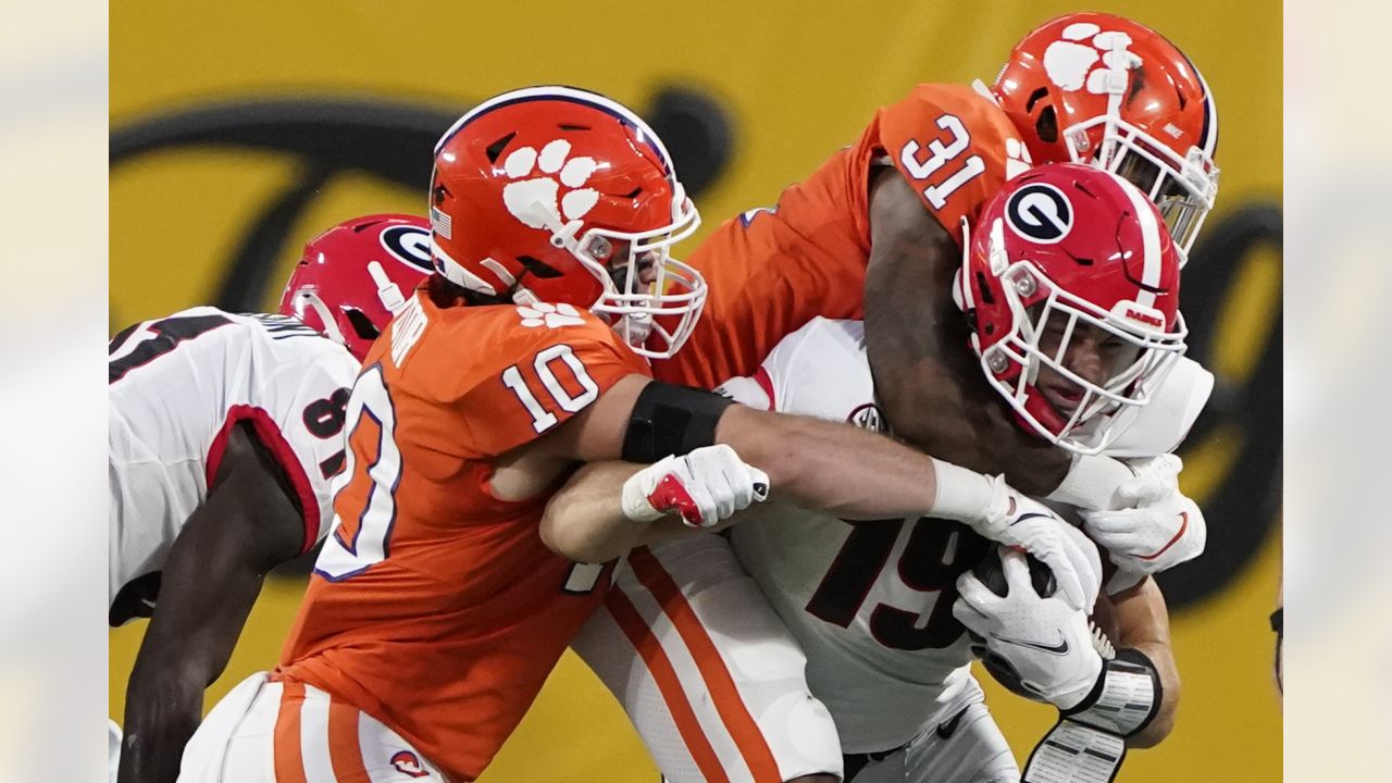 Clemson LB Baylon Spector selected by the Bills in the 7th round