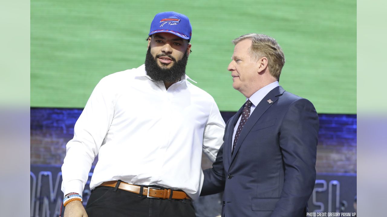 Buffalo Bills' Harrison Phillips honors Pancho Billa with sombrero