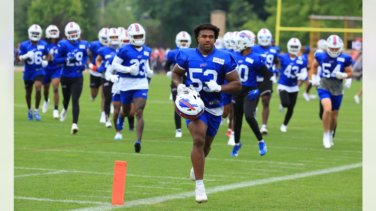 Buffalo Bills defensive tackle Kyle Williams (95) takes part in drills  during their NFL football training camp in Pittsford, N.Y., Tuesday, July  22, 2014. (AP Photo/Bill Wippert Stock Photo - Alamy