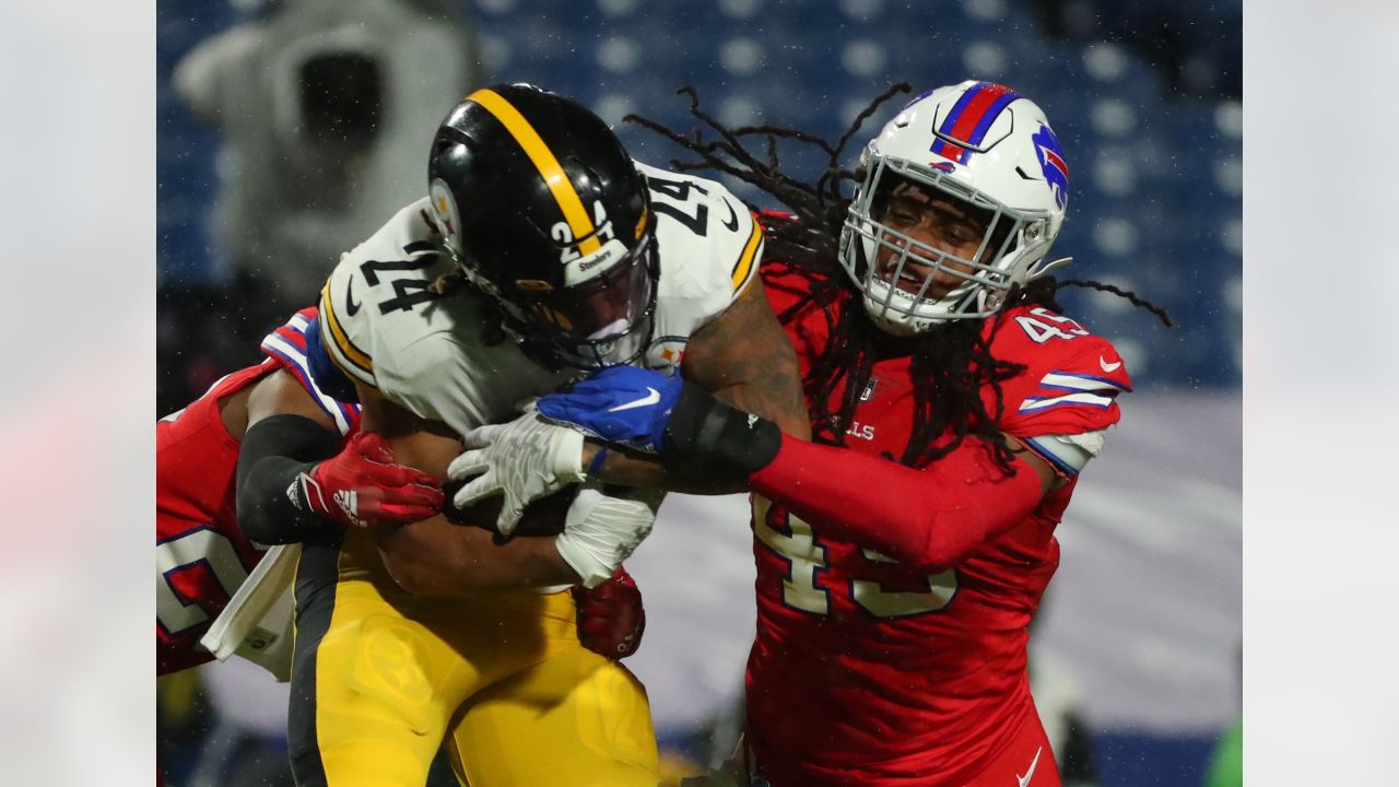 IRVINE, CALIFORNIA - 24 JUNE 2021: Football Helmets of the Pittsburgh  Steelers and Buffalo Bills, Week One Opponents in the NFL Editorial Photo -  Image of division, matchup: 226568656