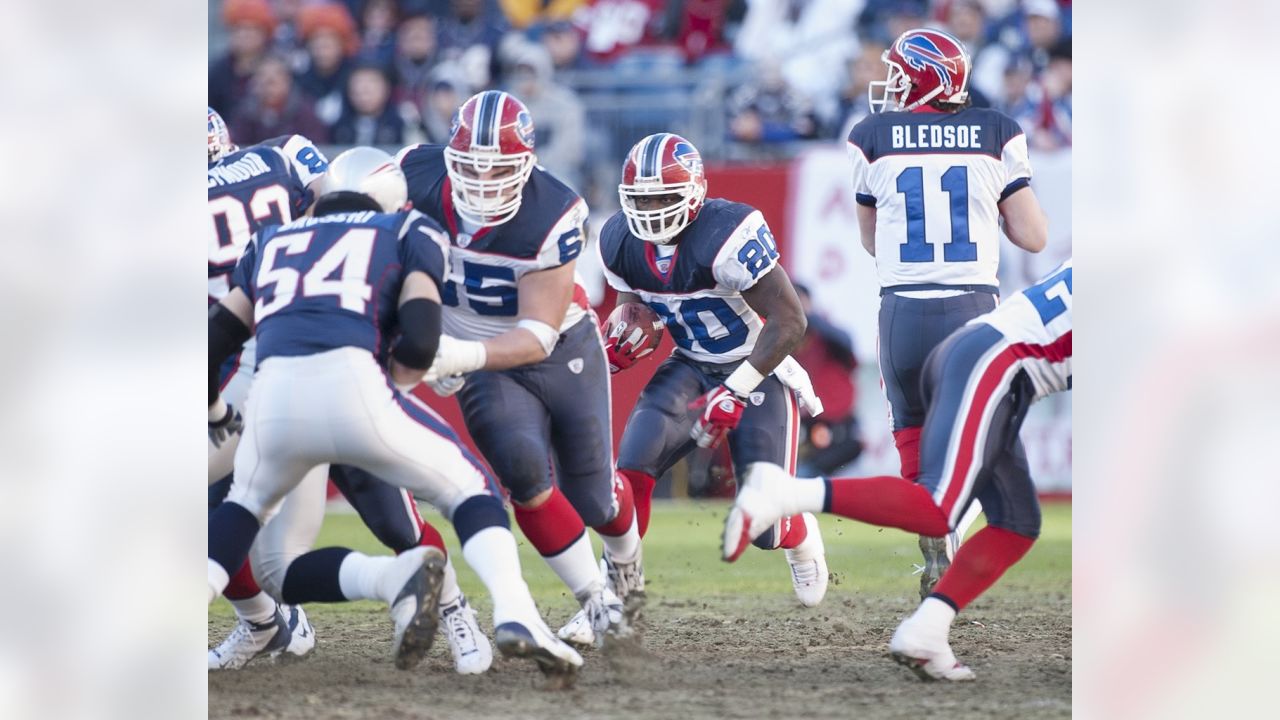 Buffalo Bills defensive tackle Kyle Williams (95) congratulates tight end  Nick O'Leary (84), after O'Leary scored a touchdown, during the first half  of an NFL football game against the Miami Dolph …