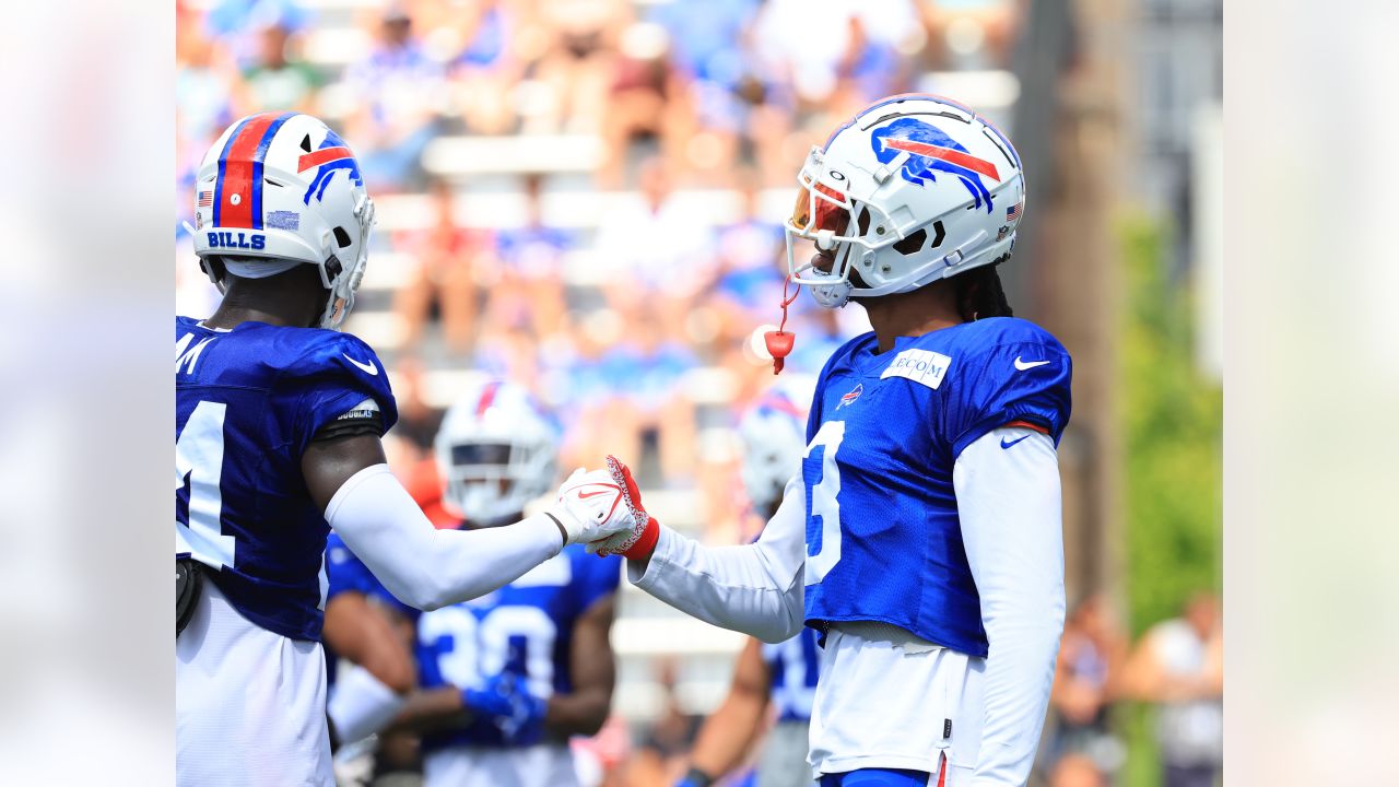 Damar Hamlin receives warm welcome from Bills fans at training camp