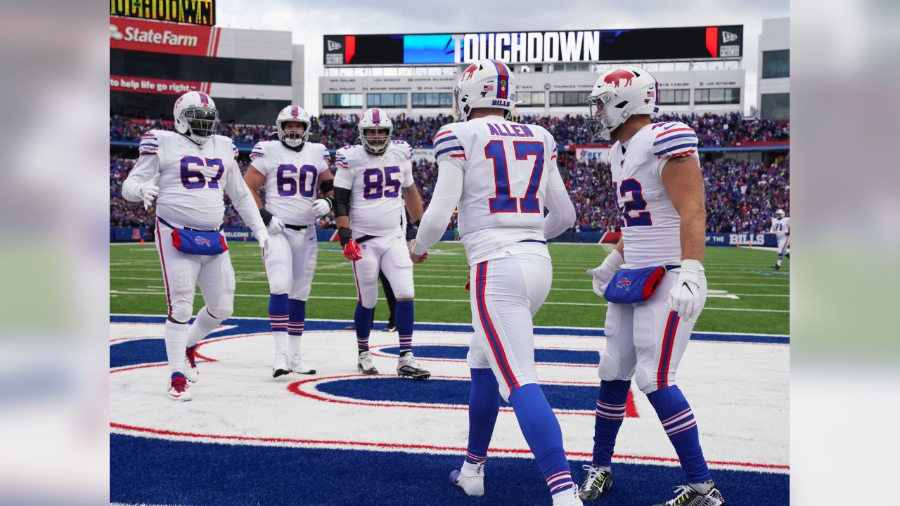 Josh Allen wearing a Bills Ryan Fitzpatrick jersey during pregame warm-ups  : r/buffalobills