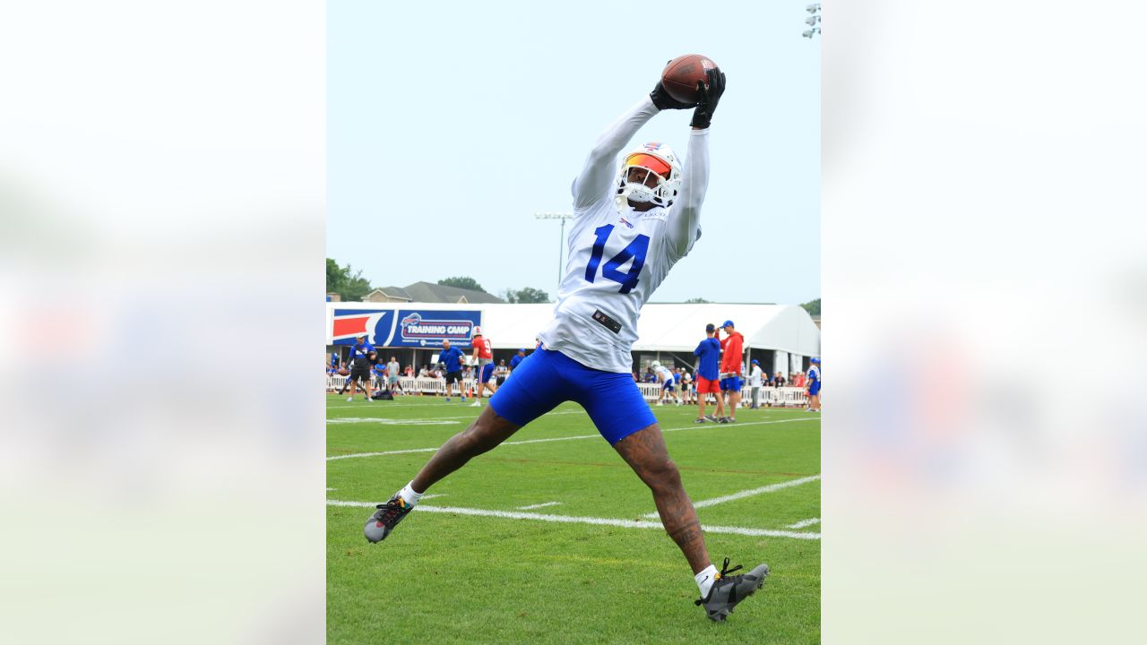 Bills RT Spencer Brown tweaks back during training camp Thursday