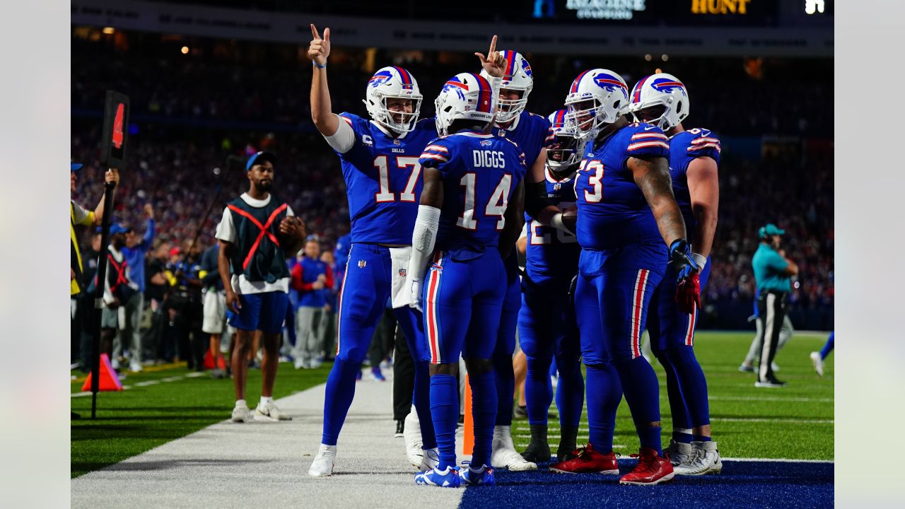 Social media reacts to Bills' thumping of Titans