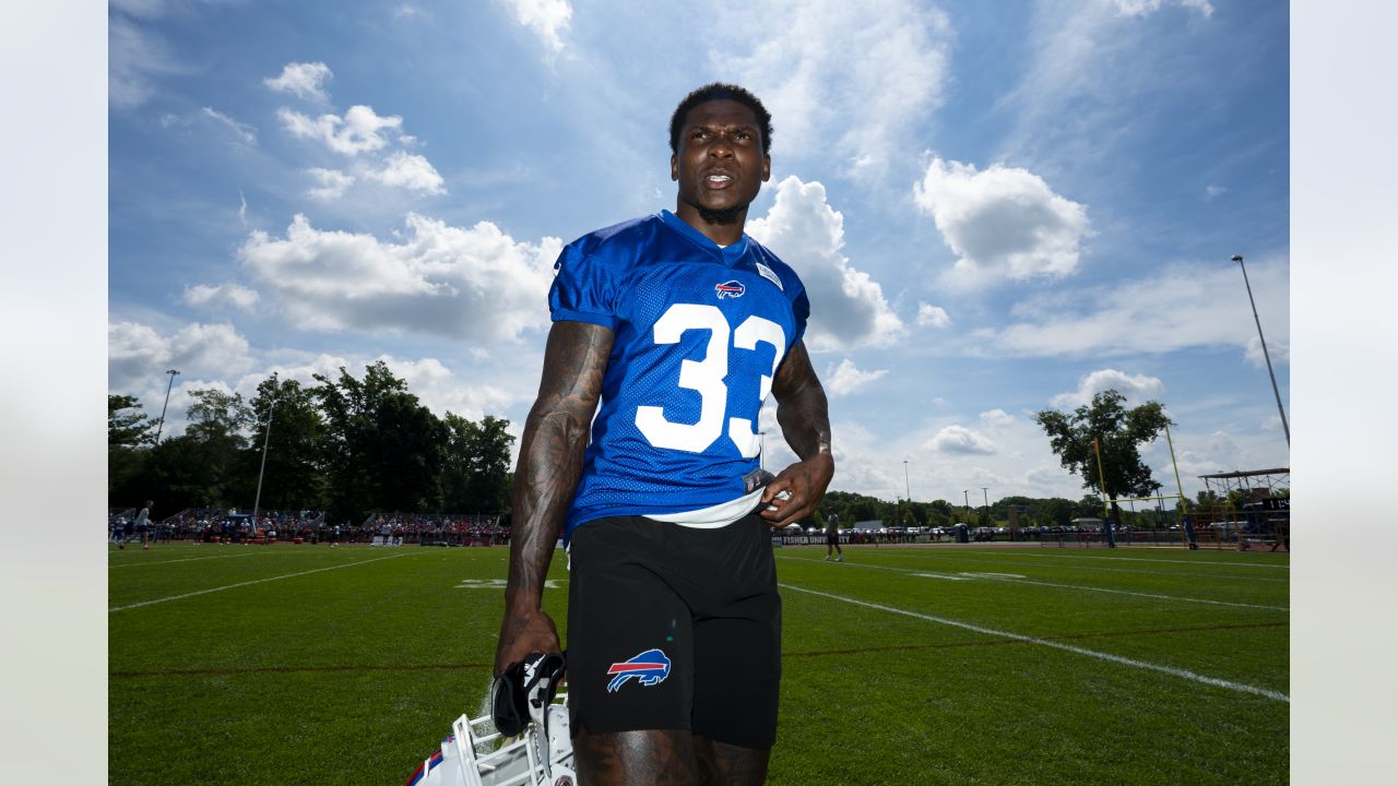 Buffalo Bills fullback Reggie Gilliam holds sports camp at Westland