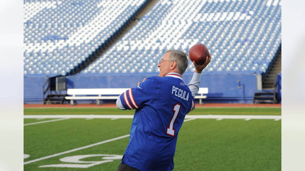 How to Wear a Yowie, The Buffalo Bills and ECMC have joined together to intercept  cancer, as the team participates in the NFL's Crucial Catch. Throughout  this week, the Bills