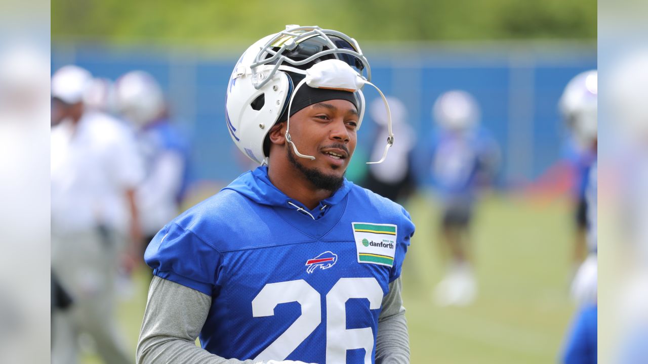 Bills re-sign Dean Marlowe, add UFDA Joel Wilson