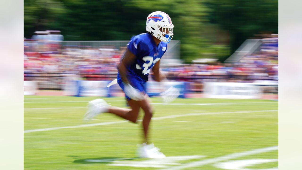 Buffalo Bills fullback, Westland grad Reggie Gilliam holds sports camp