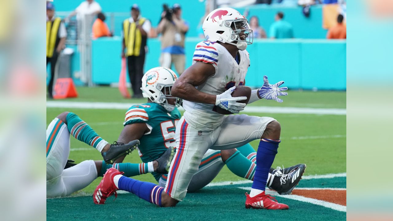 Tannehill helps Dolphins edge Rams 17-14