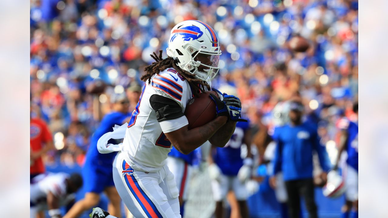 File:Reggie Gilliam Bills Sideline NYJ-BUF 2022 (cropped2).jpg - Wikimedia  Commons