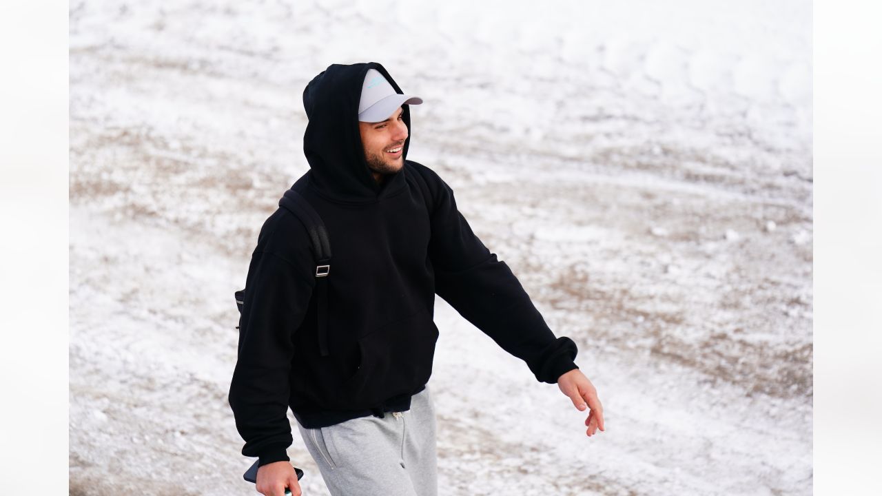 Amid Snowstorm, Bills Shrug, Bundle Up and Make Their Way to Detroit - The  New York Times