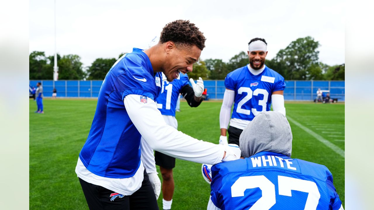 Buffalo Bills UDFA Alec Anderson celebrates joining team by chokeslamming  friend through table 