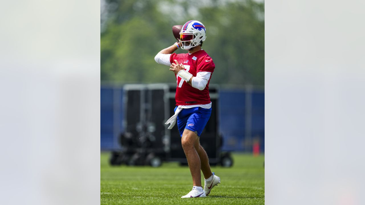 4 takeaways from Bills OTA: Ed Oliver expects to 'shut up' detractors,  Leonard Floyd chasing another ring in Buffalo