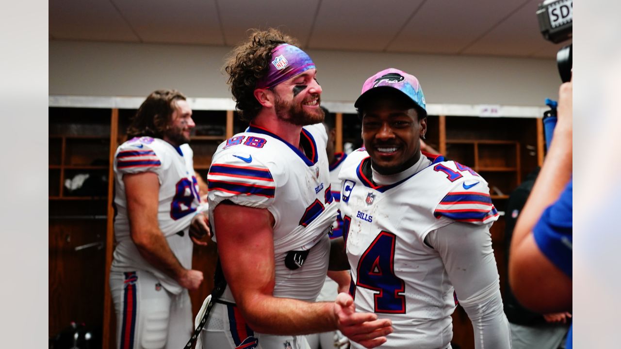 KANSAS CITY, MO - OCTOBER 16: Buffalo Bills linebacker Von Miller (40)  celebrates a defensive stop during the game between the Kansas City Chiefs  and the Buffalo Bills on Sunday October 16