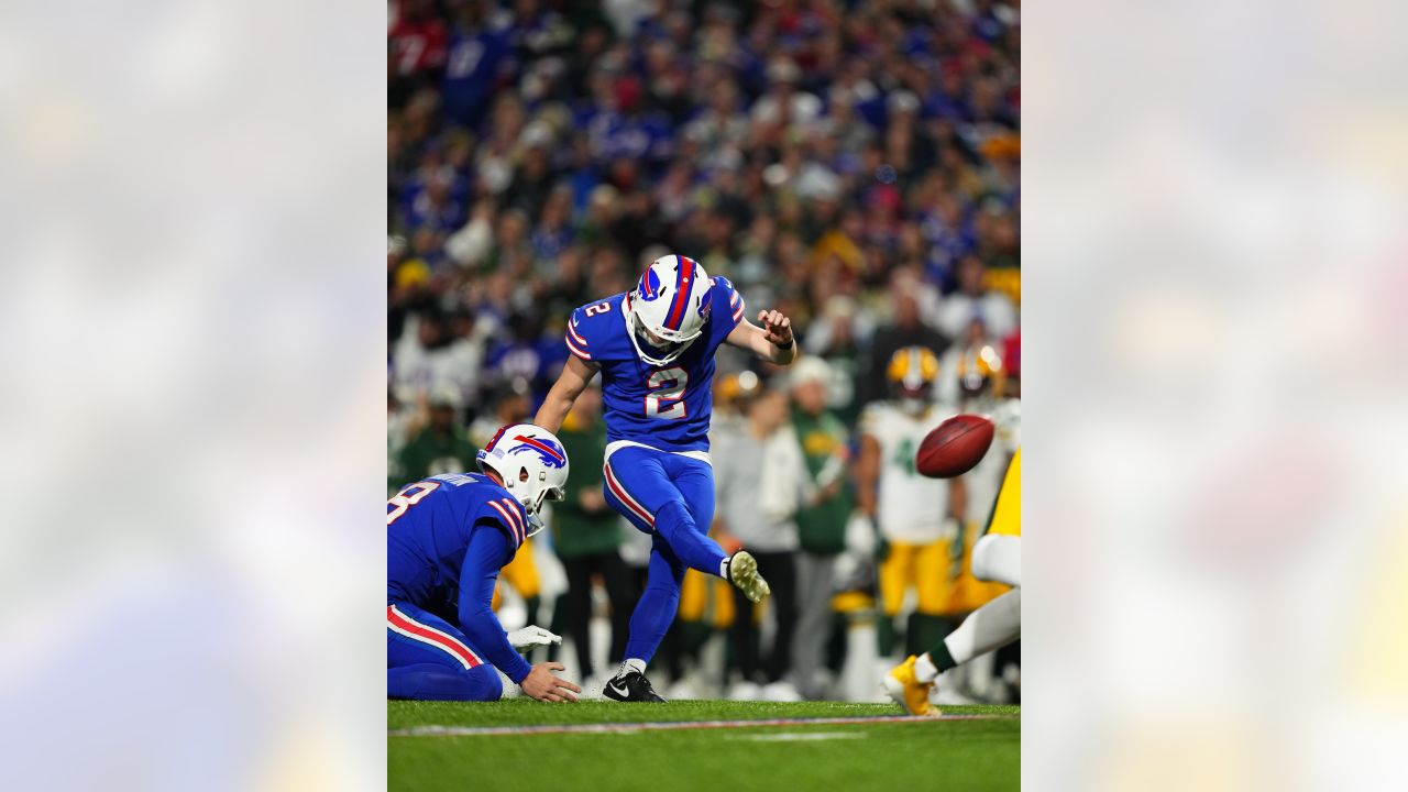 Bills slog through second half but beat neutered Packers, 27-17