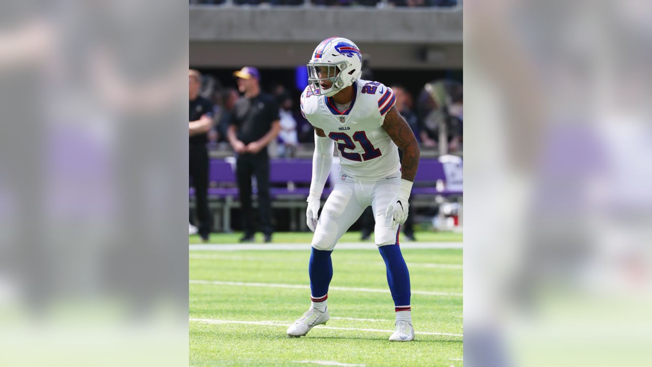 Buffalo Bills defensive end Mario Williams (94) leaves the field after a  game against the Minnesota Vikings in a preseason NFL football game won by  the Vikings 36-14 on Friday, Aug. 17