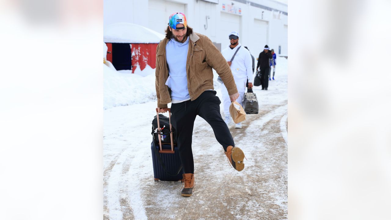 Bills make themselves at home at Ford Field after snowstorm forces