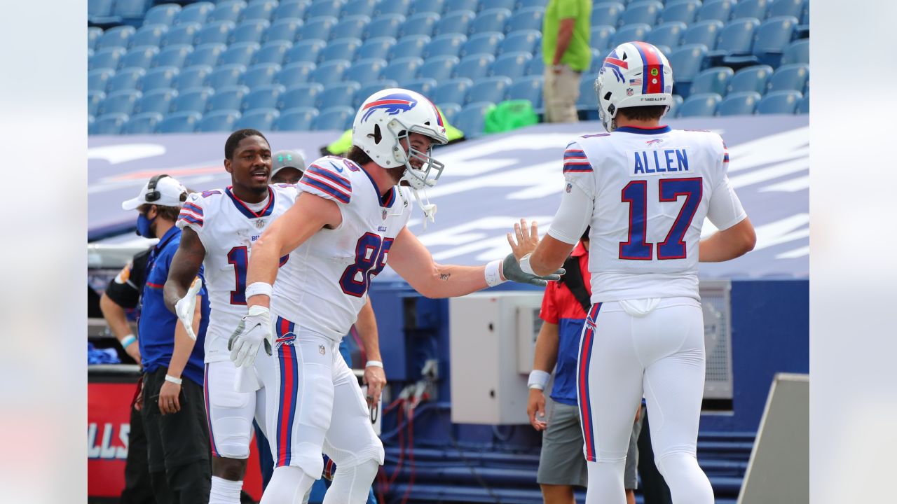 Bills' Josh Allen gives shoutout to Dawson Knox during field interview