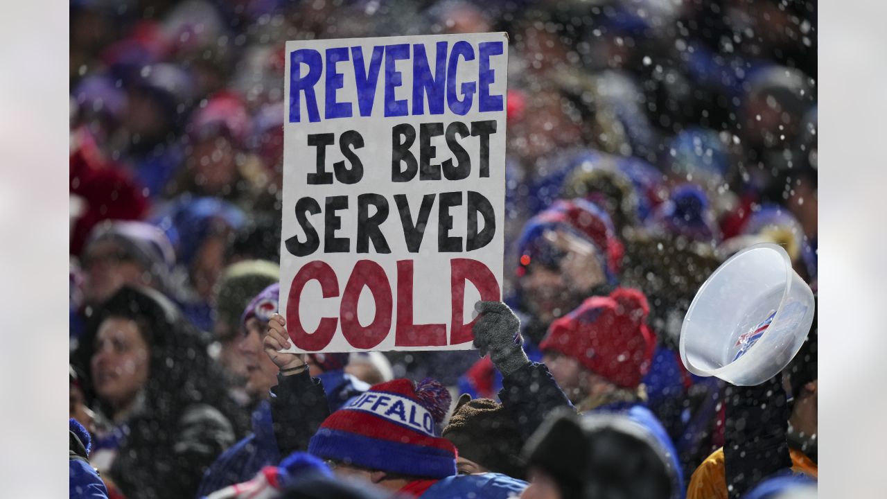 In snowy finish, Bills rally to beat Dolphins 32-29 on Tyler Bass'  game-winning FG