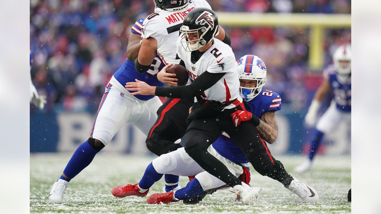 Buffalo Bills wide receiver Stefon Diggs warms up before an NFL football  game against the Atlanta Falcons Sunday, Jan. 2, 2022, in Orchard Park,  N.Y. (AP Photo/Joshua Bessex Stock Photo - Alamy