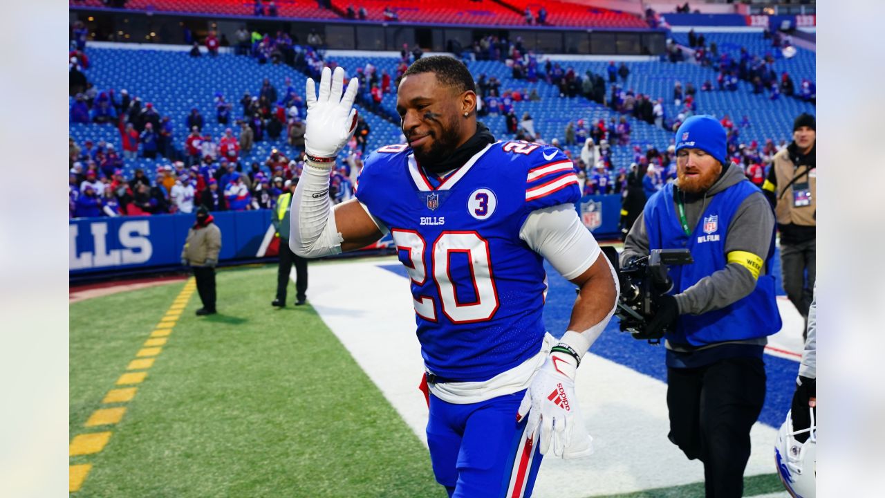 Damar Hamlin enters Buffalo Bills team locker room ahead of playoff game,  CBS broadcast shows