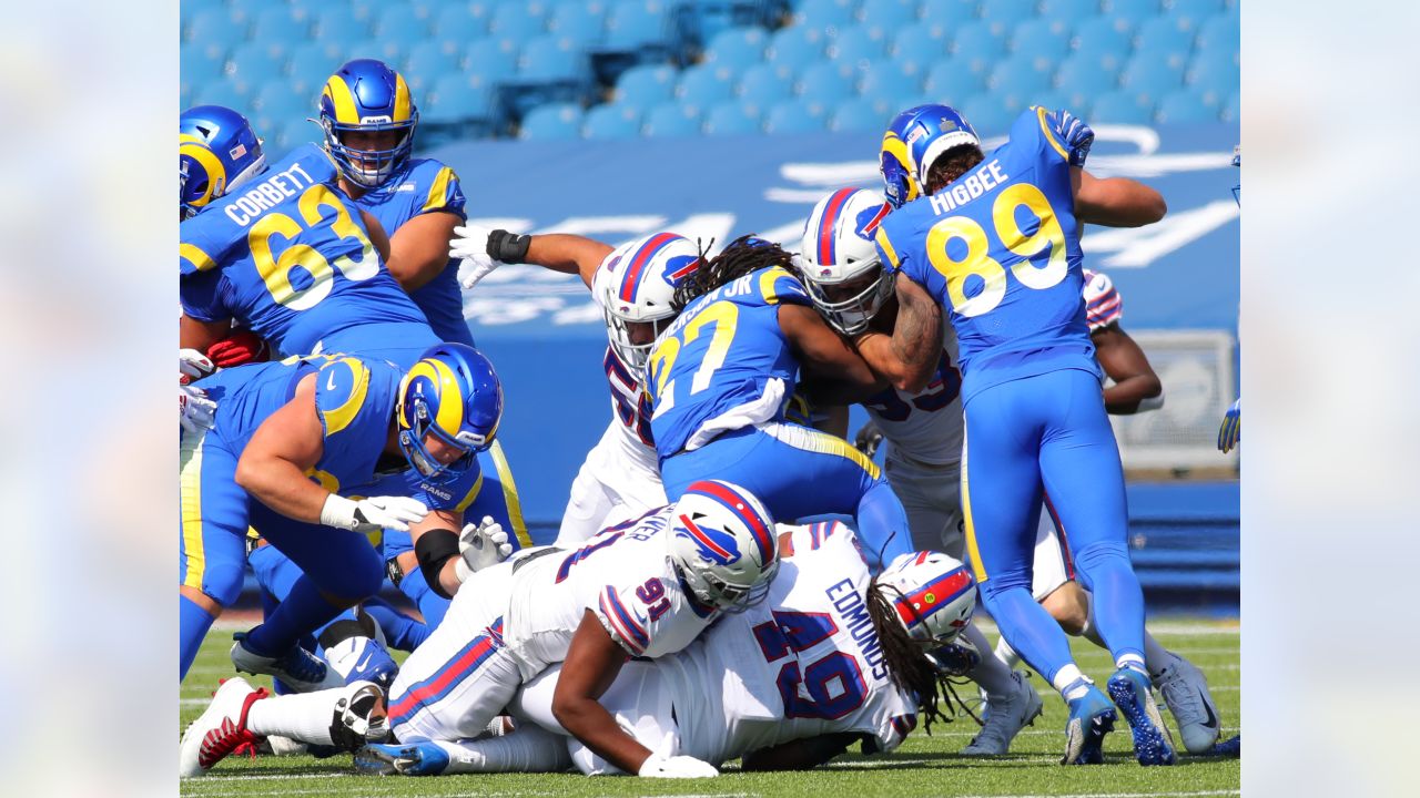 Bills hold on to beat Rams 35-32, improve to 3-0 on season