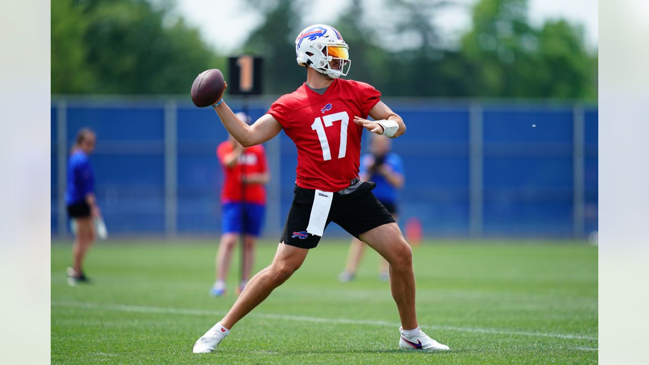 LOOK: Bills QB Josh Allen wears Ryan Fitzpatrick jersey during warmups