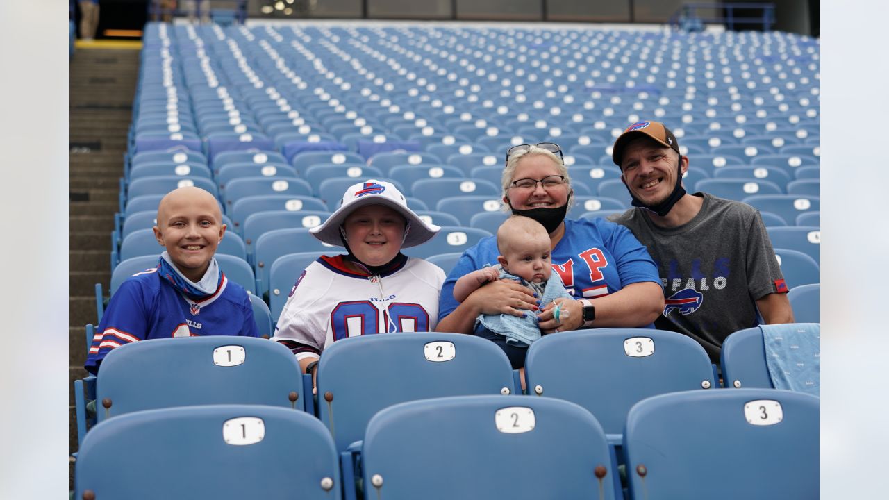Bills Fans Near and Far: Cincinnati outfielder Jesse Winker bleeds Buffalo  blue