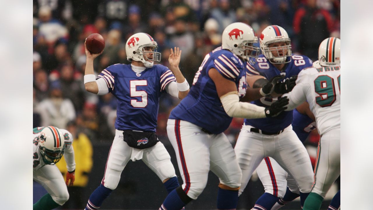 Buffalo Bills quarterback Drew Bledsoe looks confused at the start