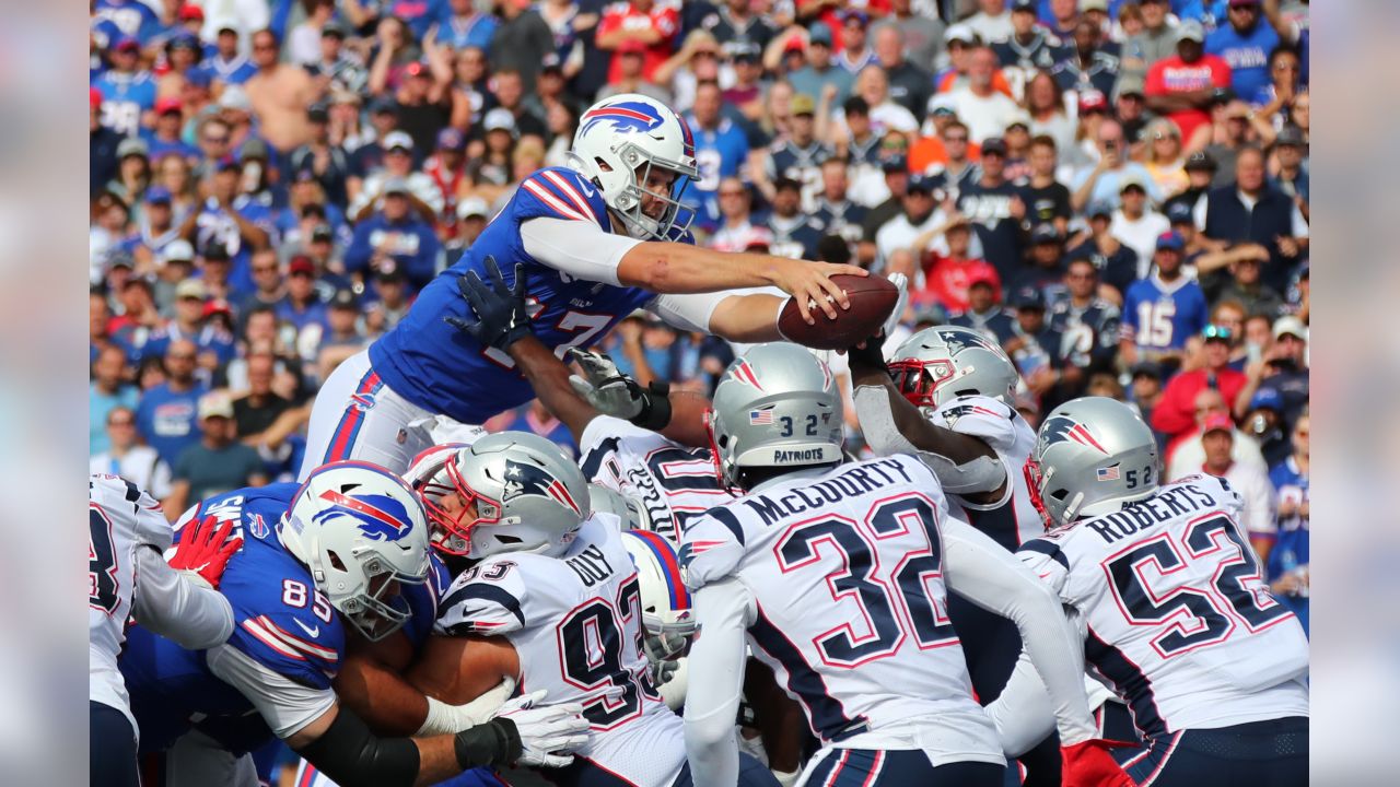 Houston, Texas, USA. 14th Oct, 2018. Buffalo Bills defensive tackle  Harrison Phillips (99) holds the ball aloft after a fumble recovery during  the third quarter of the NFL regular season game between