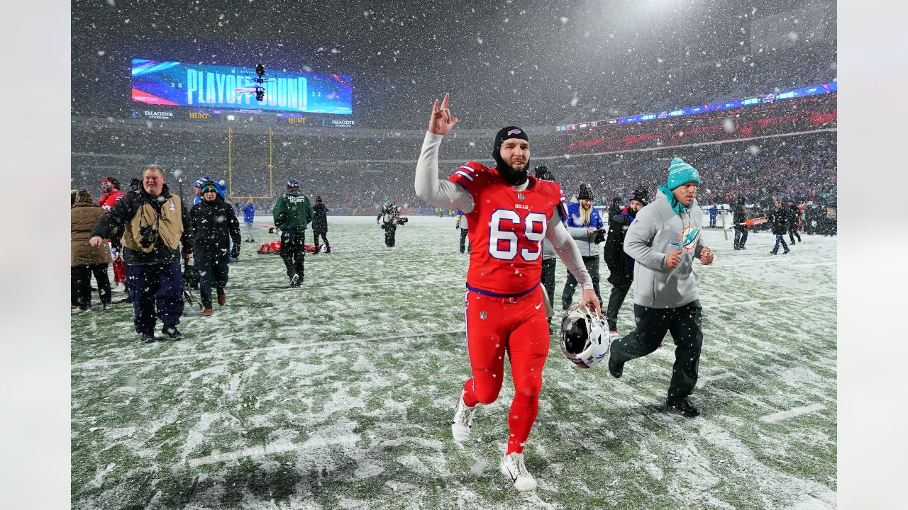 Buffalo Bills defeat Miami Dolphins on game-winning FG in snow game