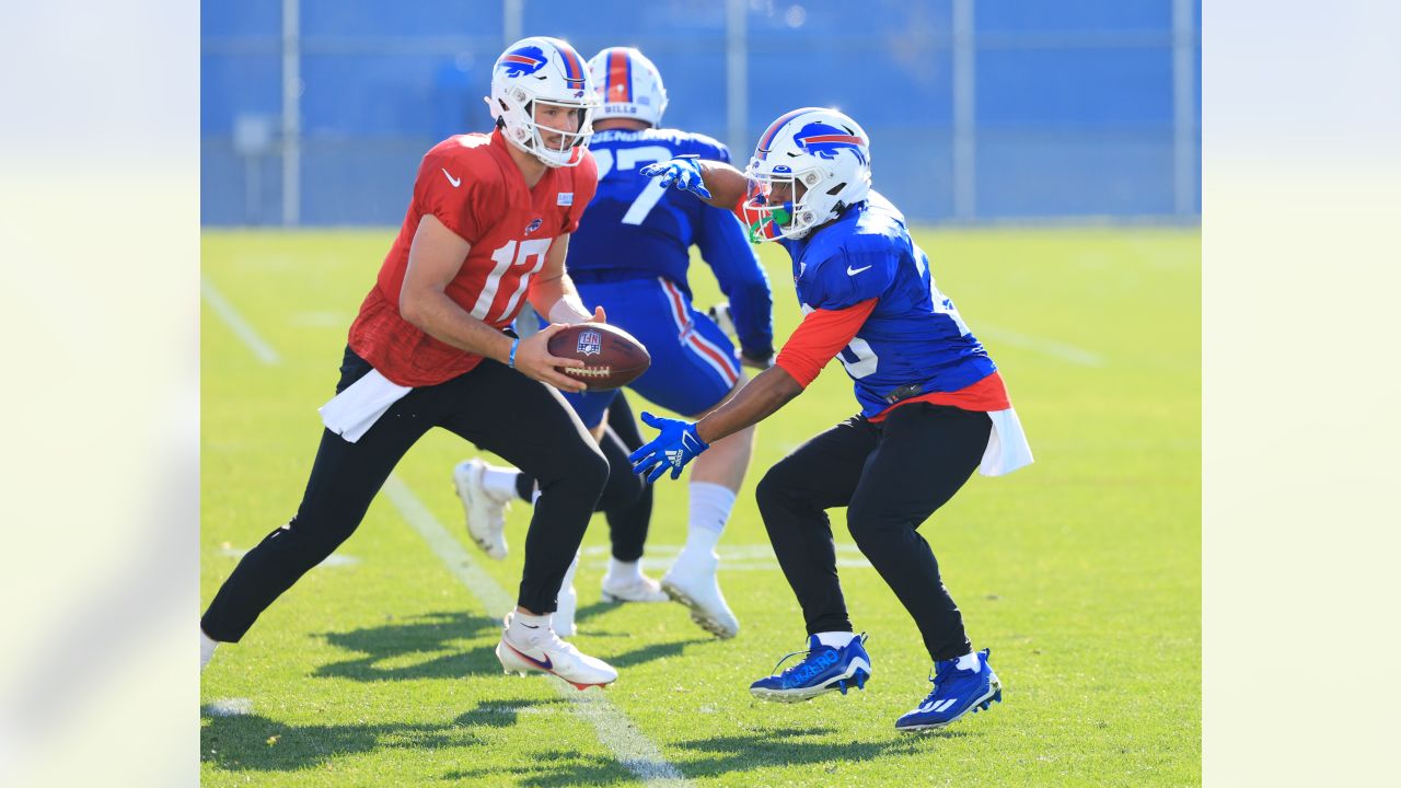 Josh Allen's first reaction to Nyheim Hines after Bills trade