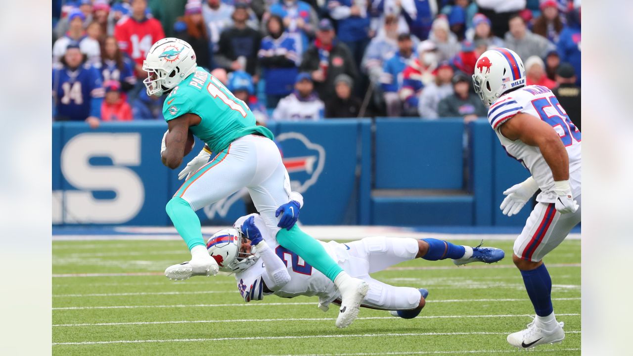 Buffalo Bills beat up on Dolphins legend Dan Marino one last time