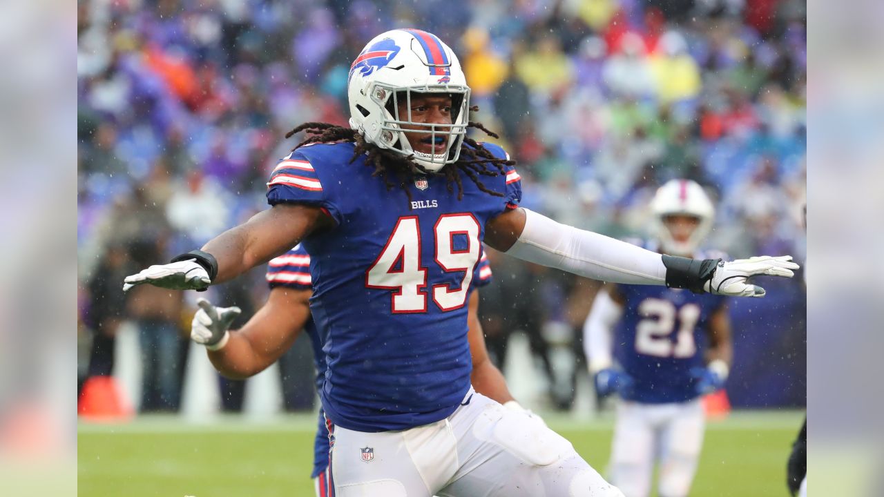 Buffalo Bills linebacker Tremaine Edmunds (49) drops back during