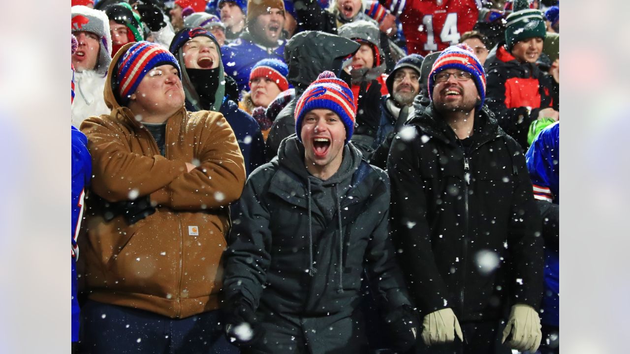 In snowy finish, Bills rally to beat Dolphins 32-29 on Tyler Bass' game-winning  FG