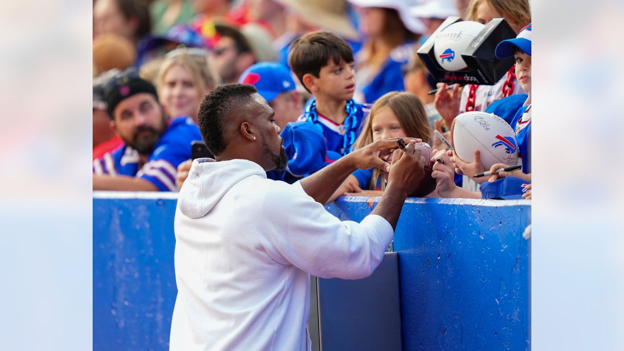 Bills fans watch Blue & Red game