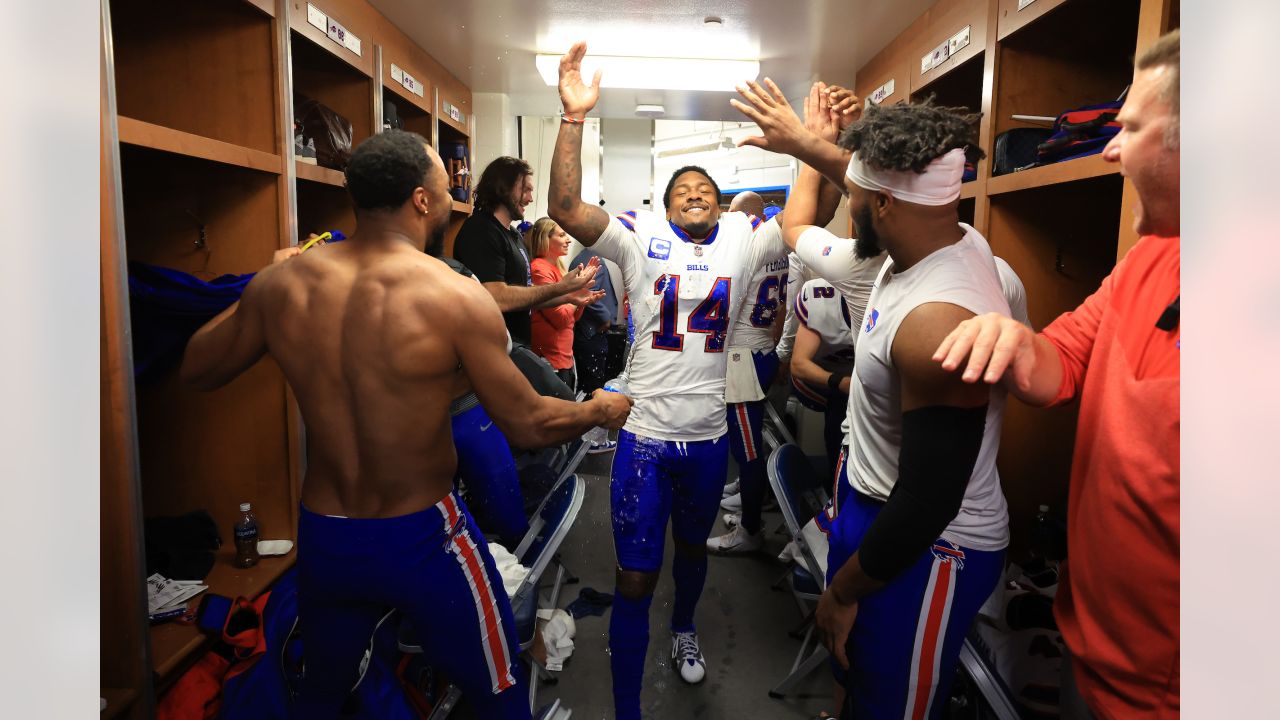 Bills win chaotic Thanksgiving thriller over Lions