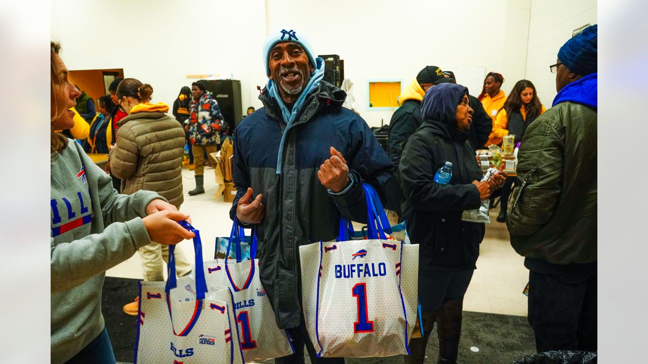 How Bills players are giving back for Thanksgiving