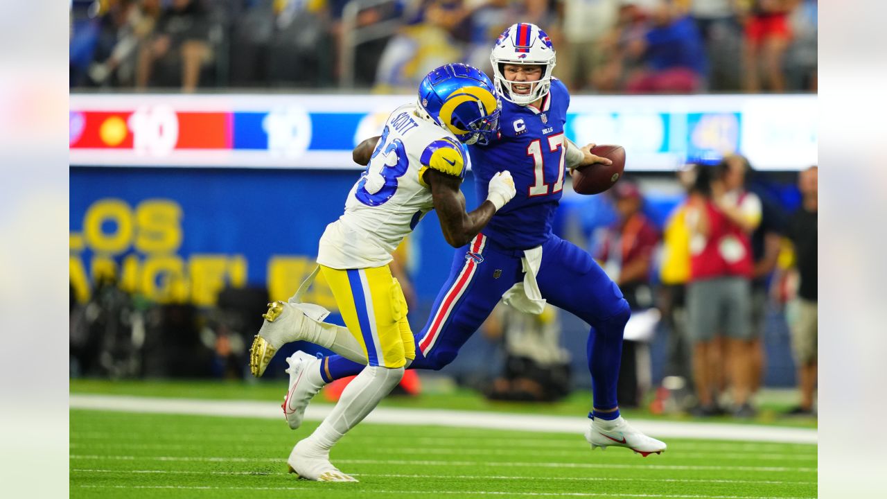 Josh Allen's heroic second half leads Bills over Rams 31-10