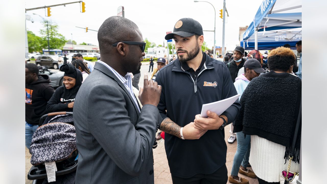 Bills players line up for chef Darian Bryan, inspired by his