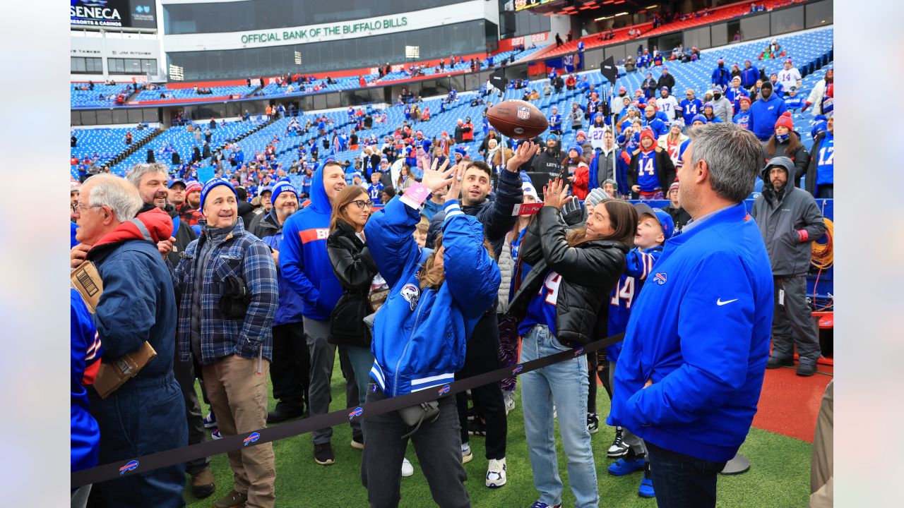 Love, Cincinnati': Ohio man leaves 'perfectly good table to break' for Bills  fans in OP