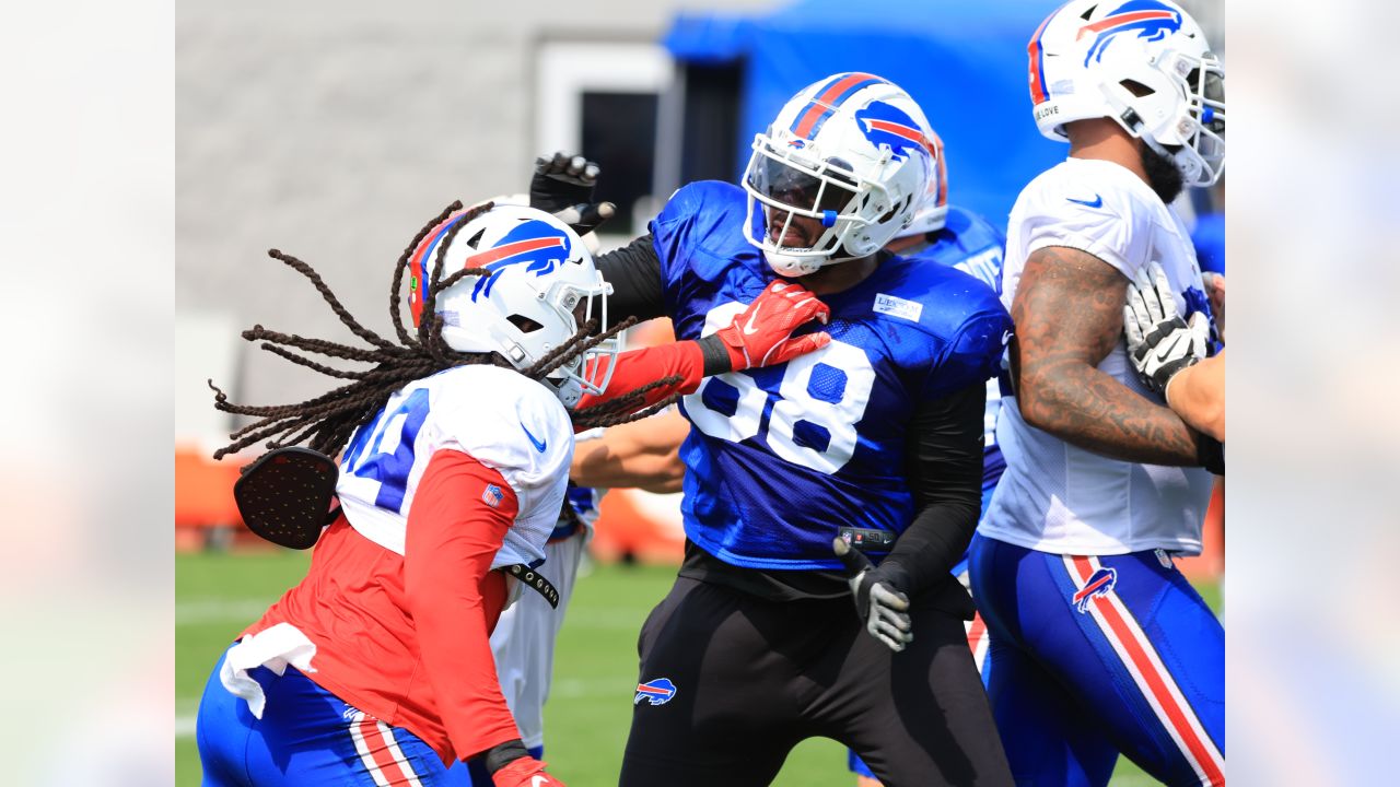 Buffalo Bills offensive tackle Bobby Hart (68) lines up on offense